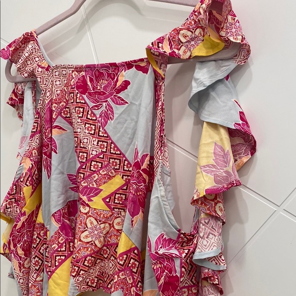 💥 Floral Peplum Wrap Top with Pink and Yellow Accents Women’s Large - Picture 3 of 14